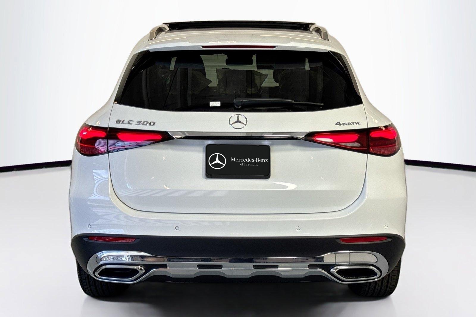 New 2026 Manufaktur Moonlight White Metallic Mercedes-Benz GLC 300 image 6