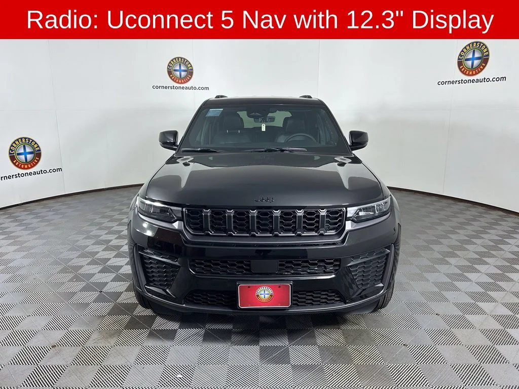 New 2026 Diamond Black Crystal Pearl-Coat Exterior Paint Jeep Altitude image 14