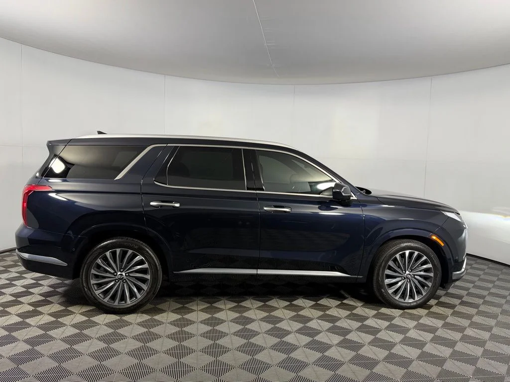Used 2024 White Hyundai Calligraphy image 3
