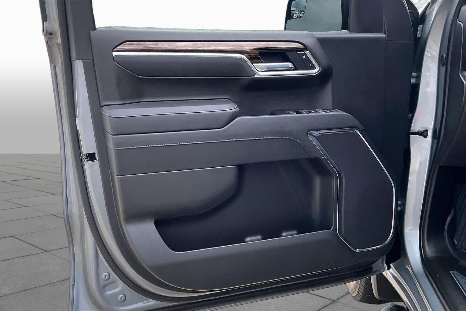Used 2026 Sterling Metallic GMC Elevation image 20