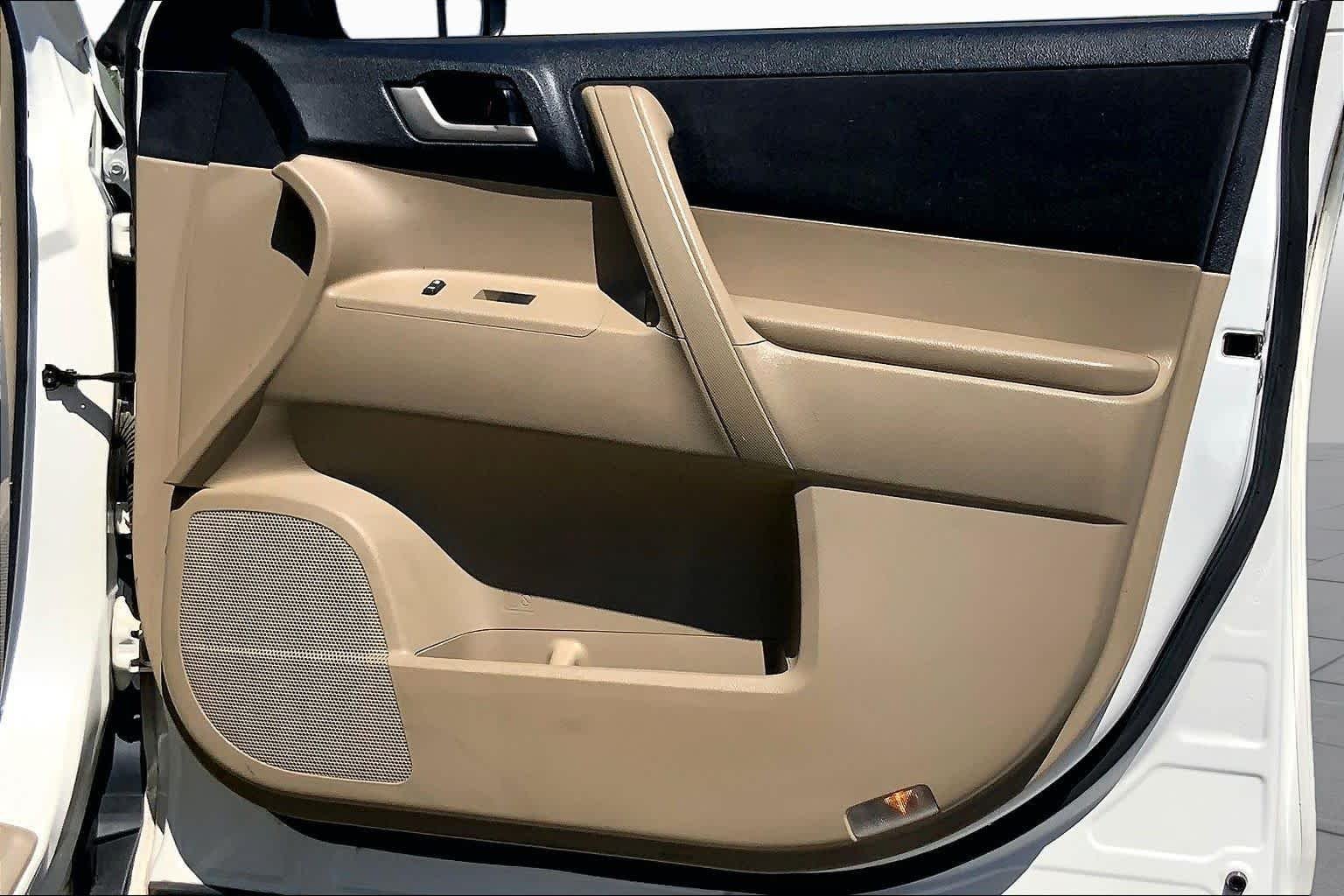Used 2012 Blizzard Pearl Toyota  image 21