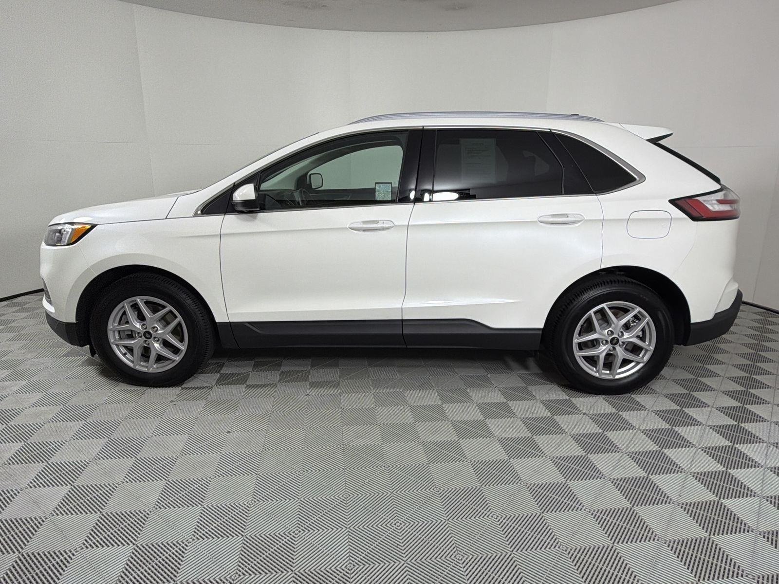2024 Ford Edge SEL photo 2