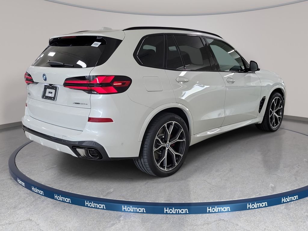 New 2026 Mineral White Metallic BMW xDrive50e image 4