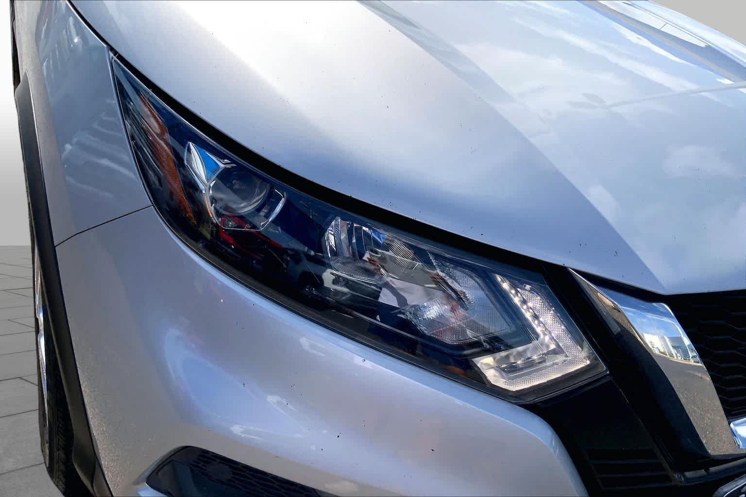 Used 2021 Brilliant Silver Metallic Nissan S image 28