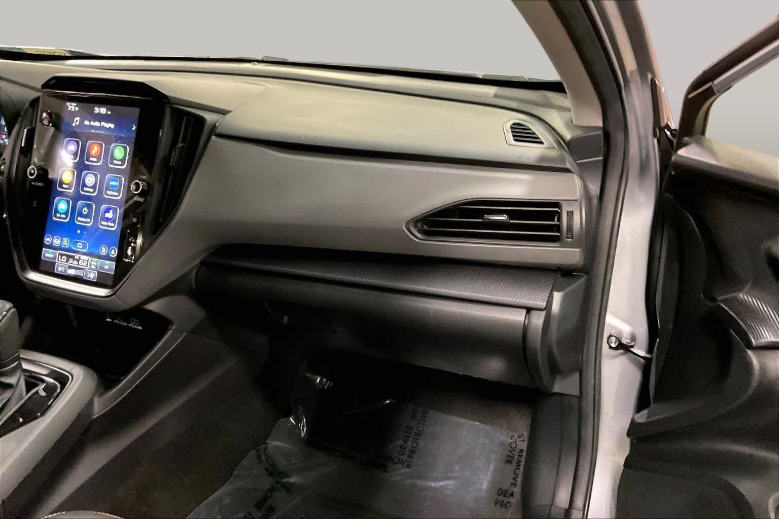 Used 2025 Ice Silver Metallic Subaru Limited image 18