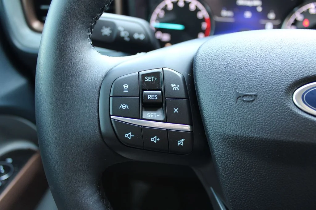 Used 2024  Ford Lariat image 19