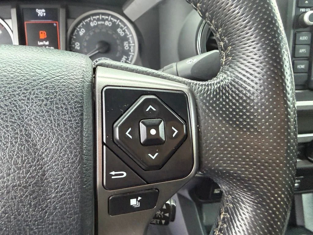 Used 2018 White Toyota SR5 image 33