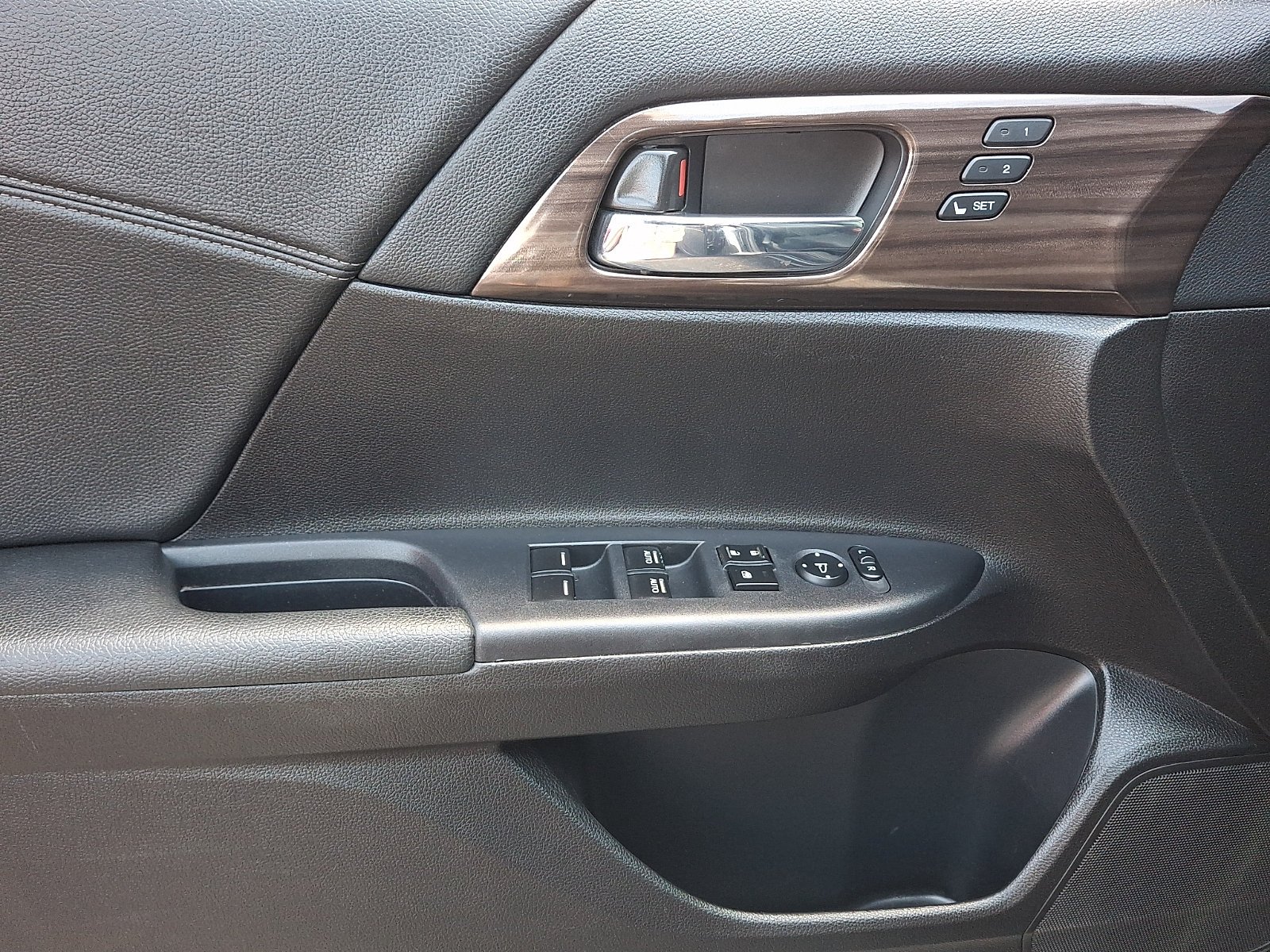 2017 Honda Accord EX-L - Photo 11