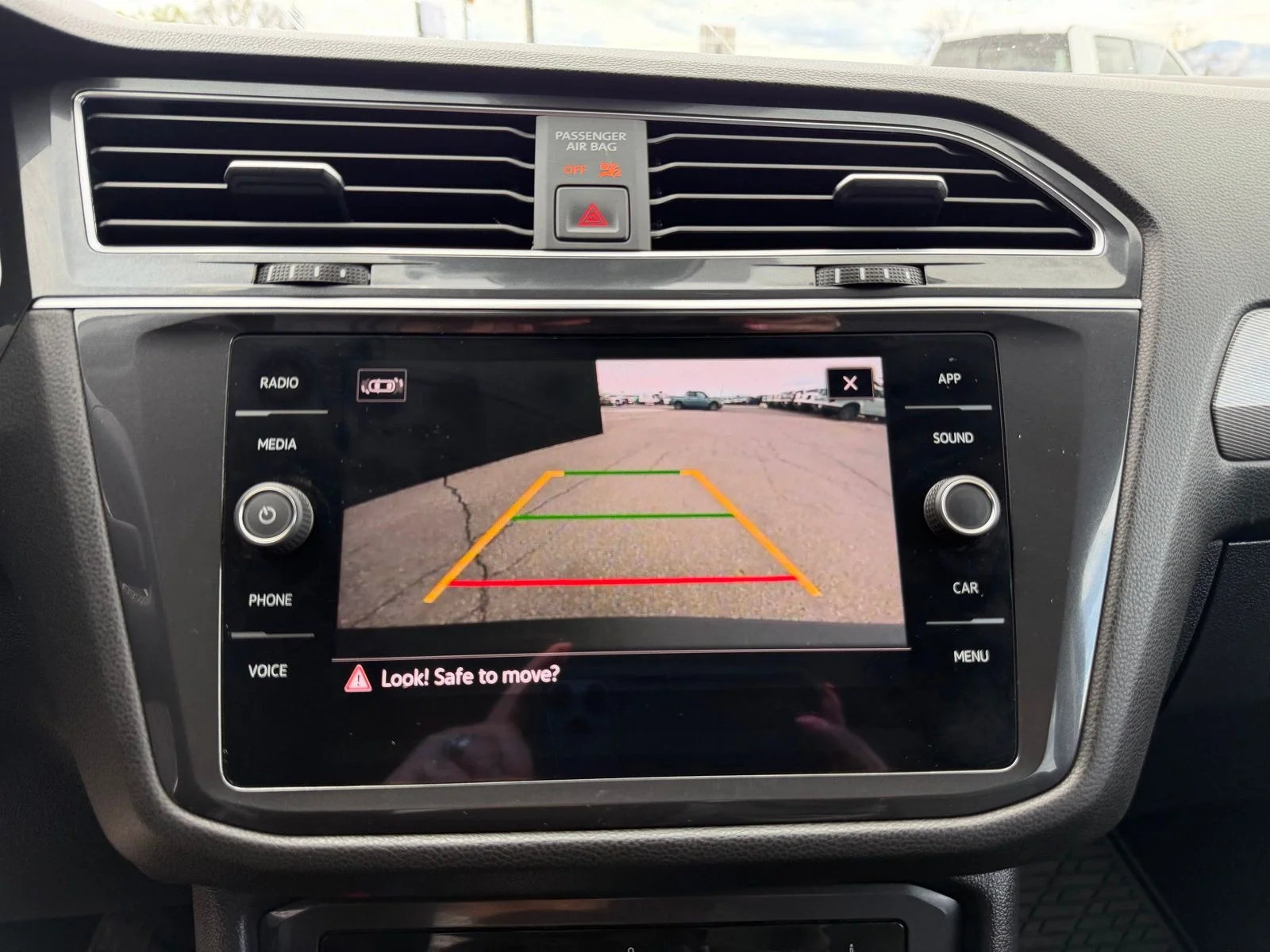 Used 2022  Volkswagen 2.0T SE image 18