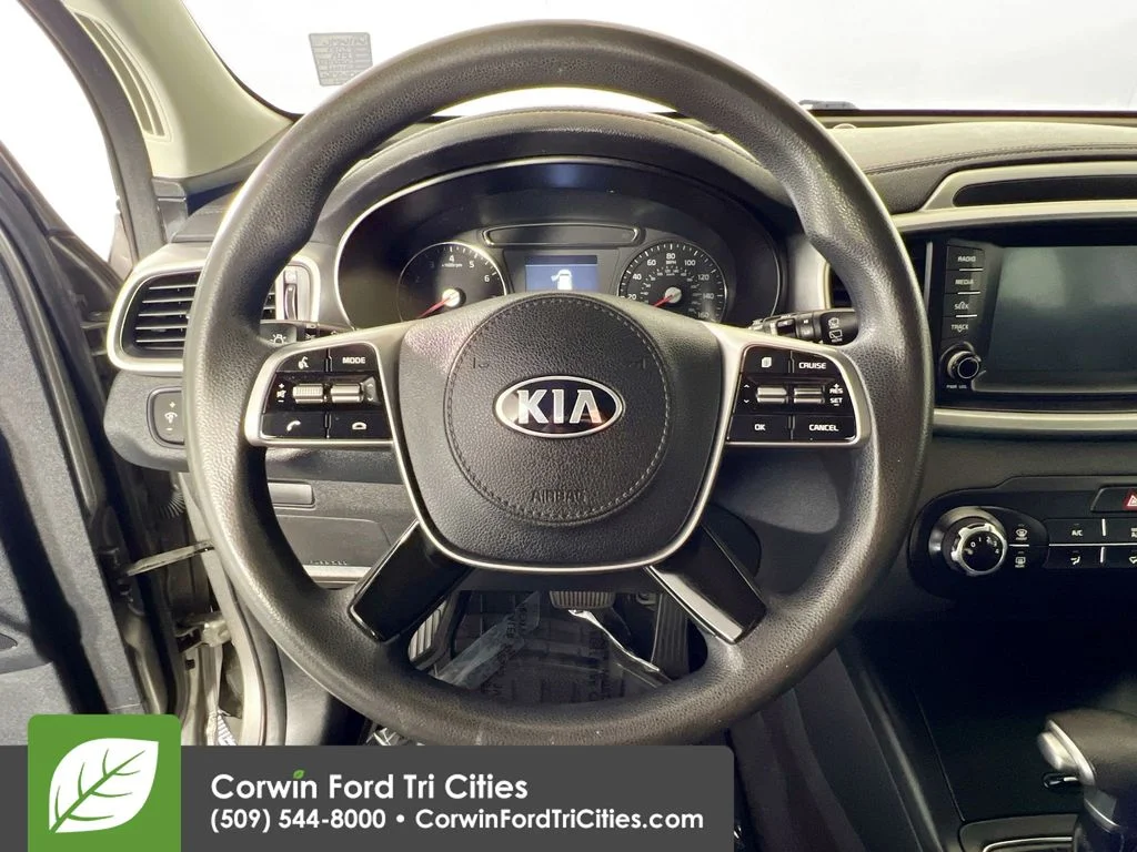 Used 2019 Titanium Silver Kia L image 8