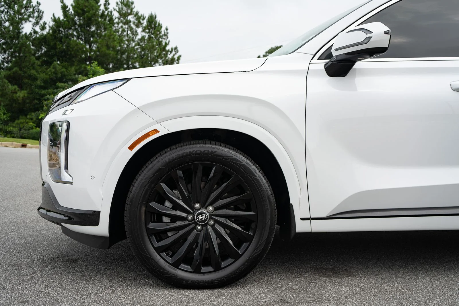 Used 2025 White Hyundai Calligraphy Night Edition image 4