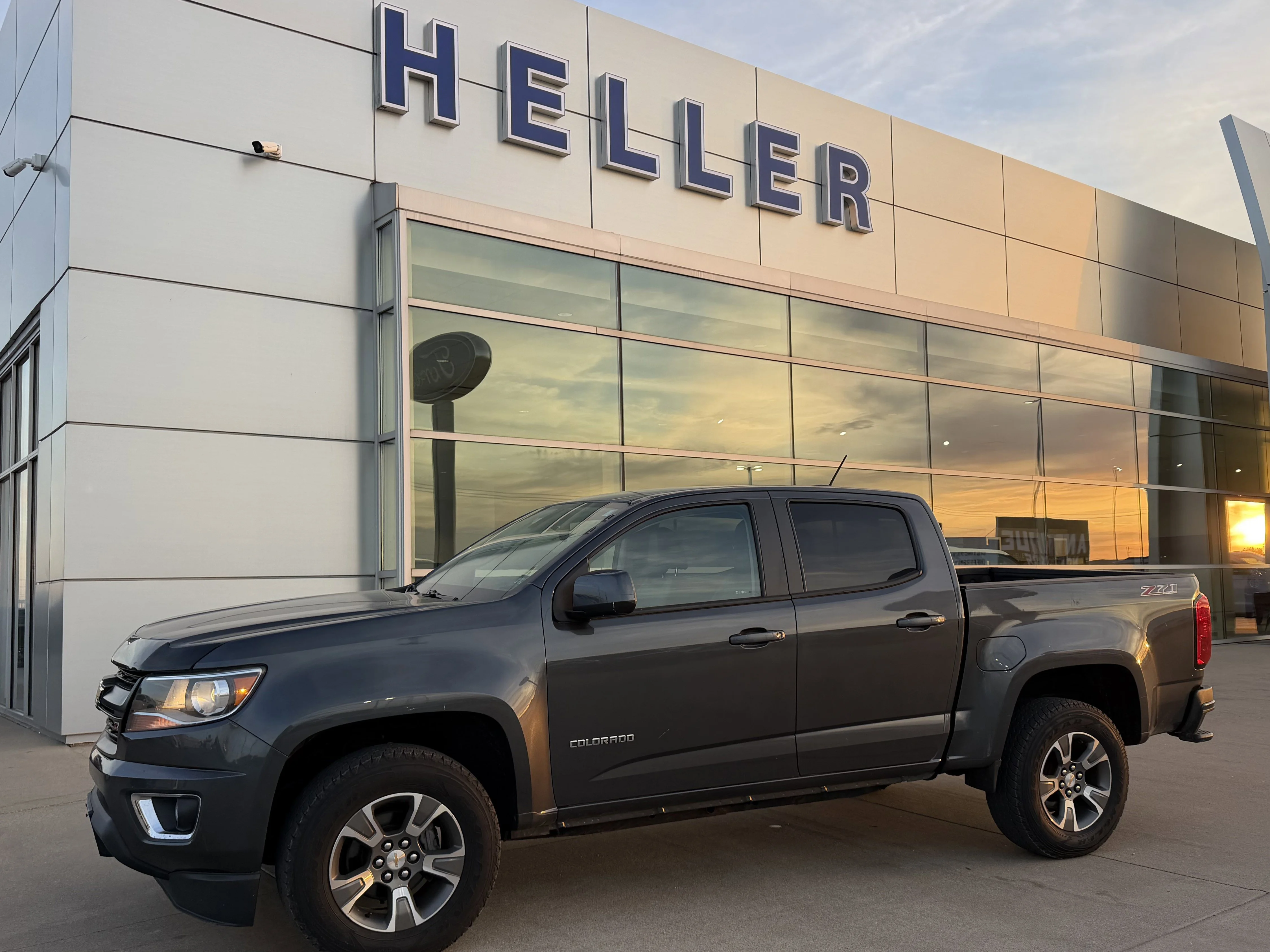 Used 2016 Cyber Gray Metallic Chevrolet Z71 image 3
