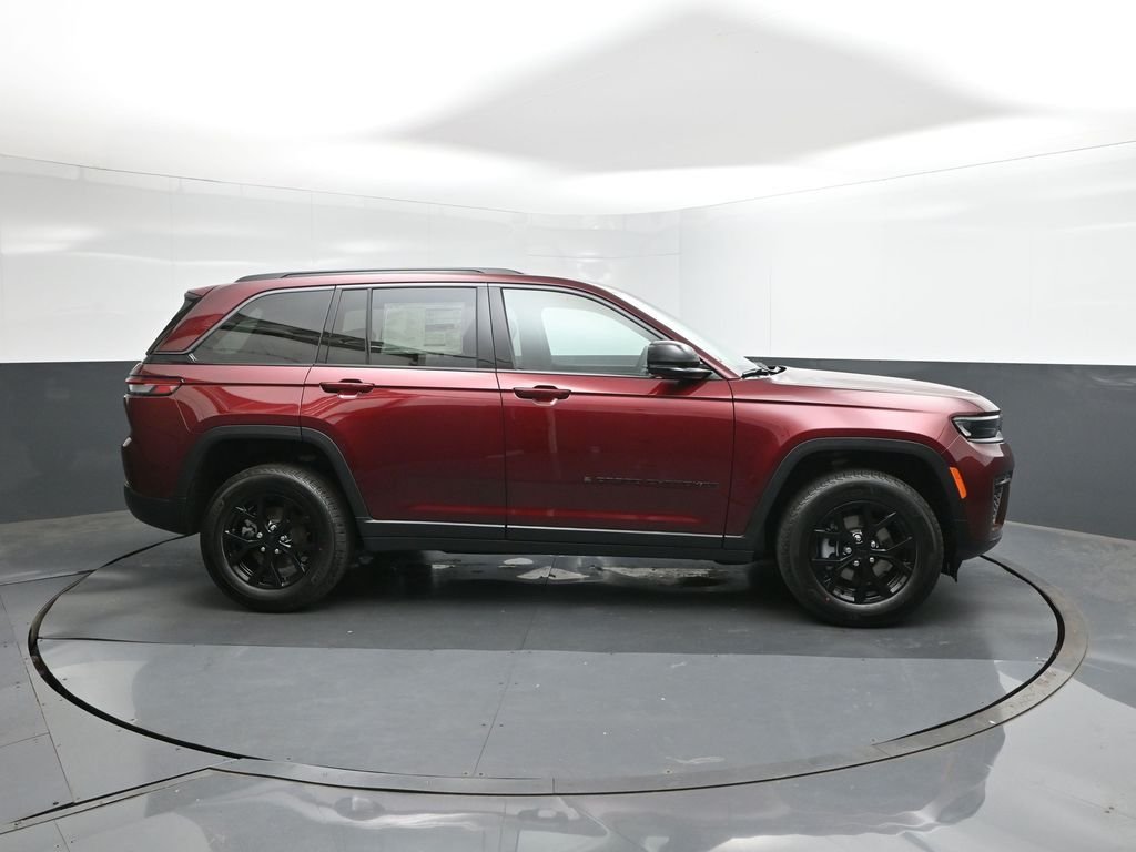 New 2026 Velvet Red Pearl-Coat Exterior Paint Jeep Altitude image 11
