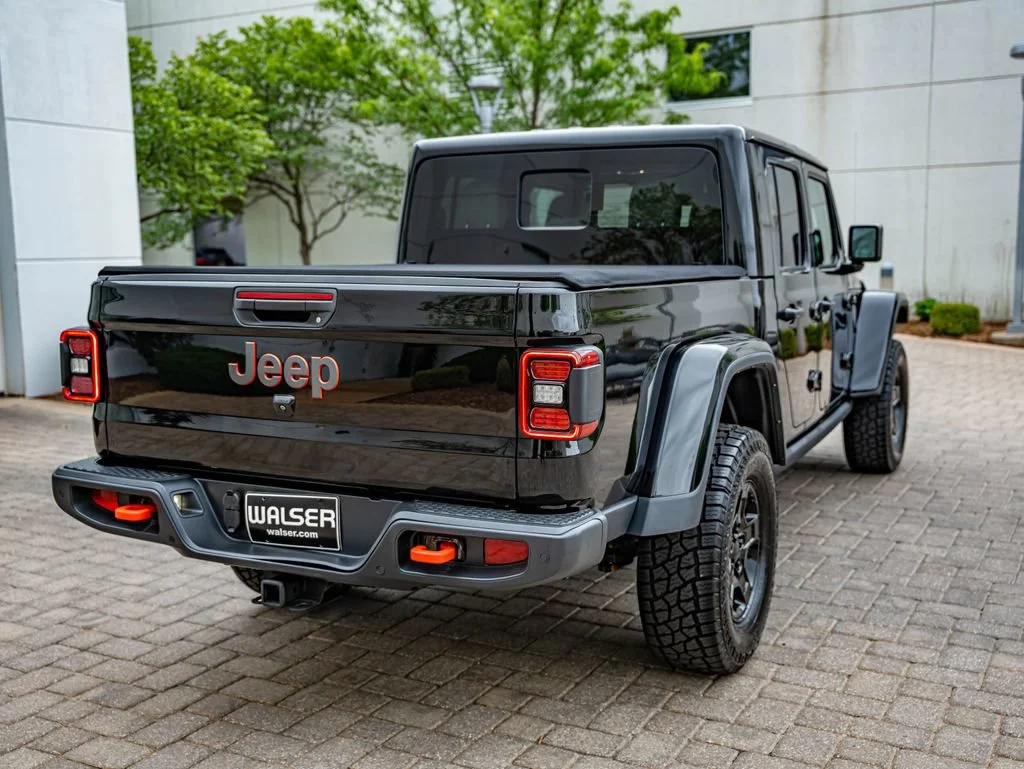 Used 2021 Black Clearcoat Jeep Mojave image 5
