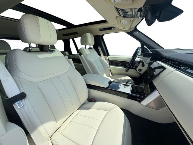 New 2026 Santorini Black Land Rover SE image 16