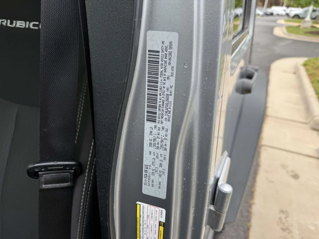 Used 2016 Silver Jeep Unlimited Rubicon image 35