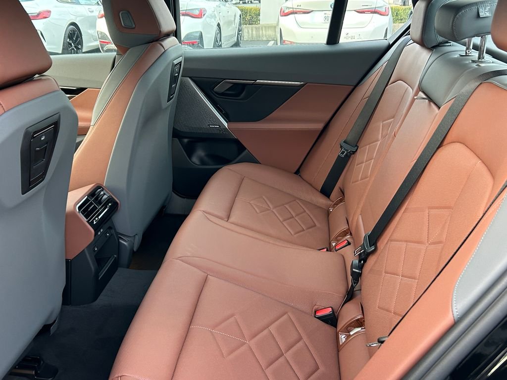 New 2026 Black Sapphire Metallic BMW 530i image 30
