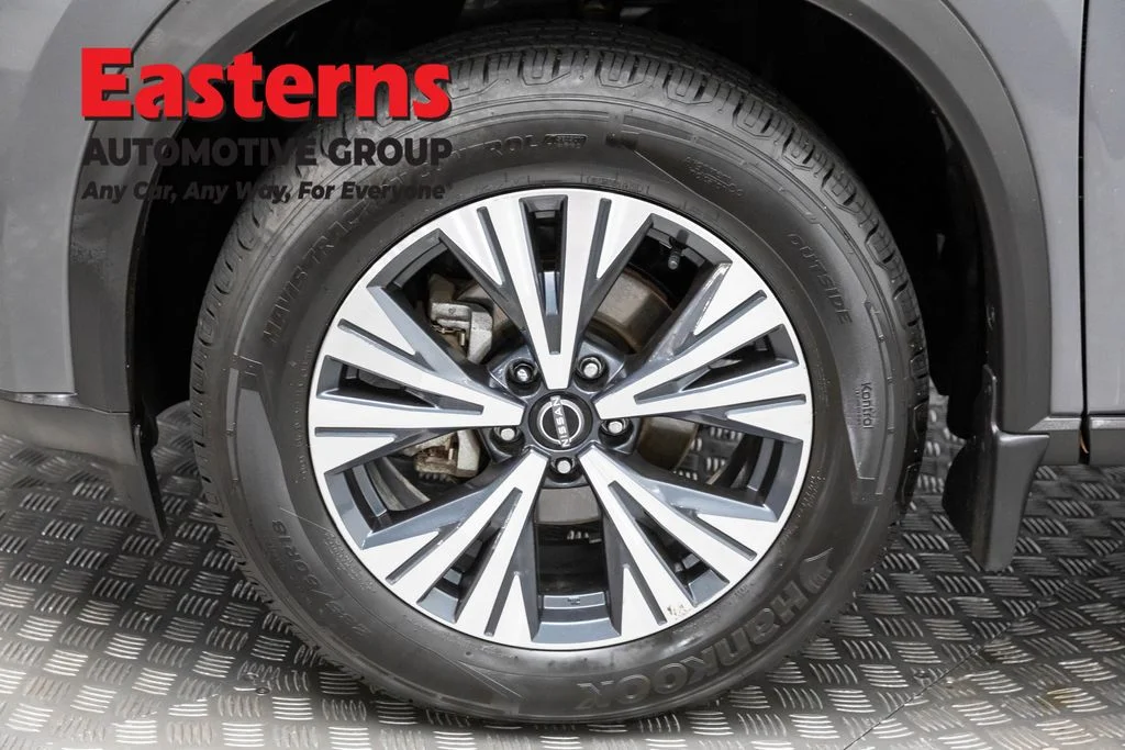 Used 2023 Gray Nissan SV image 32