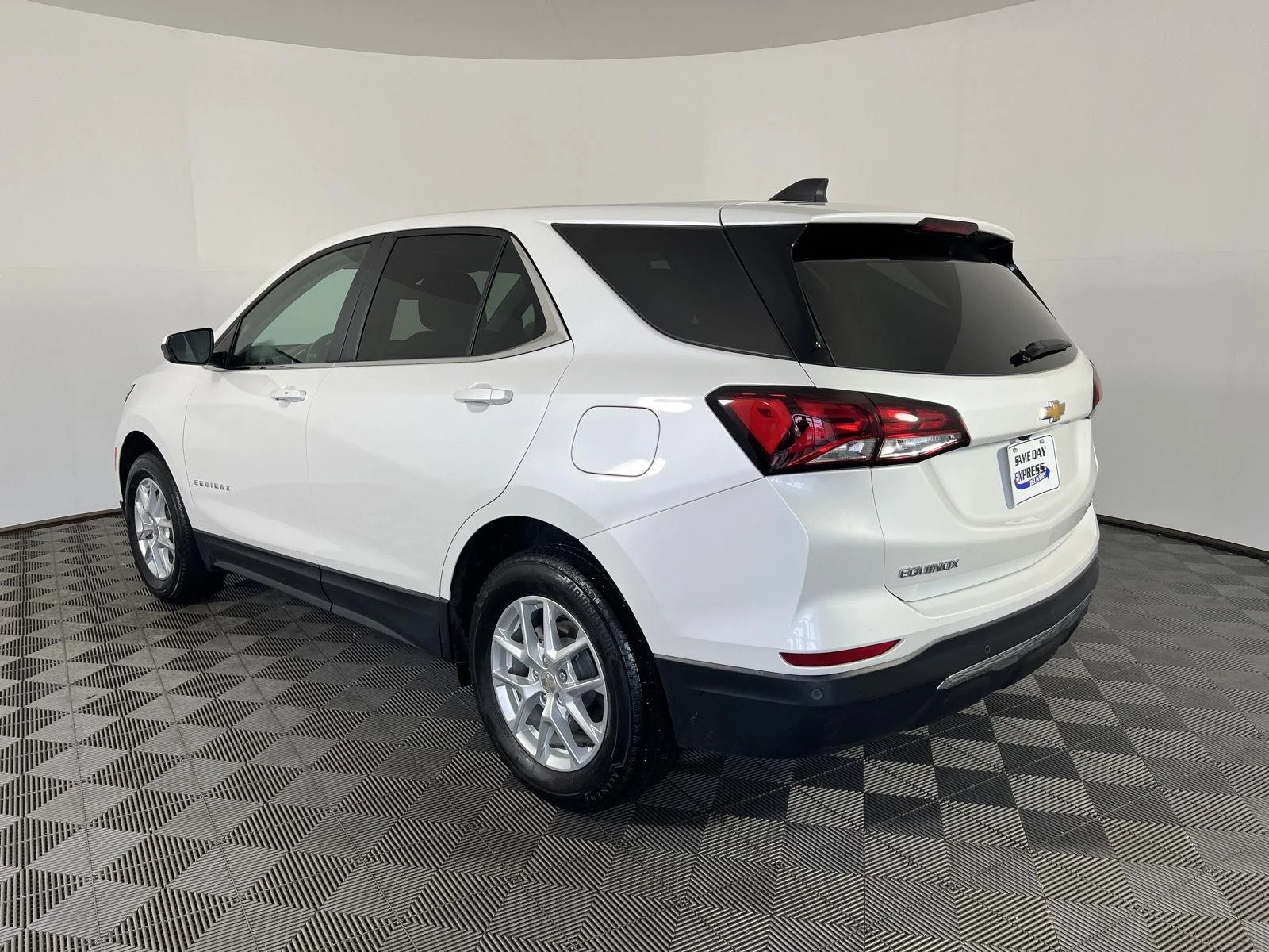 Used 2024 Iridescent Pearl Tricoat Chevrolet LT image 25