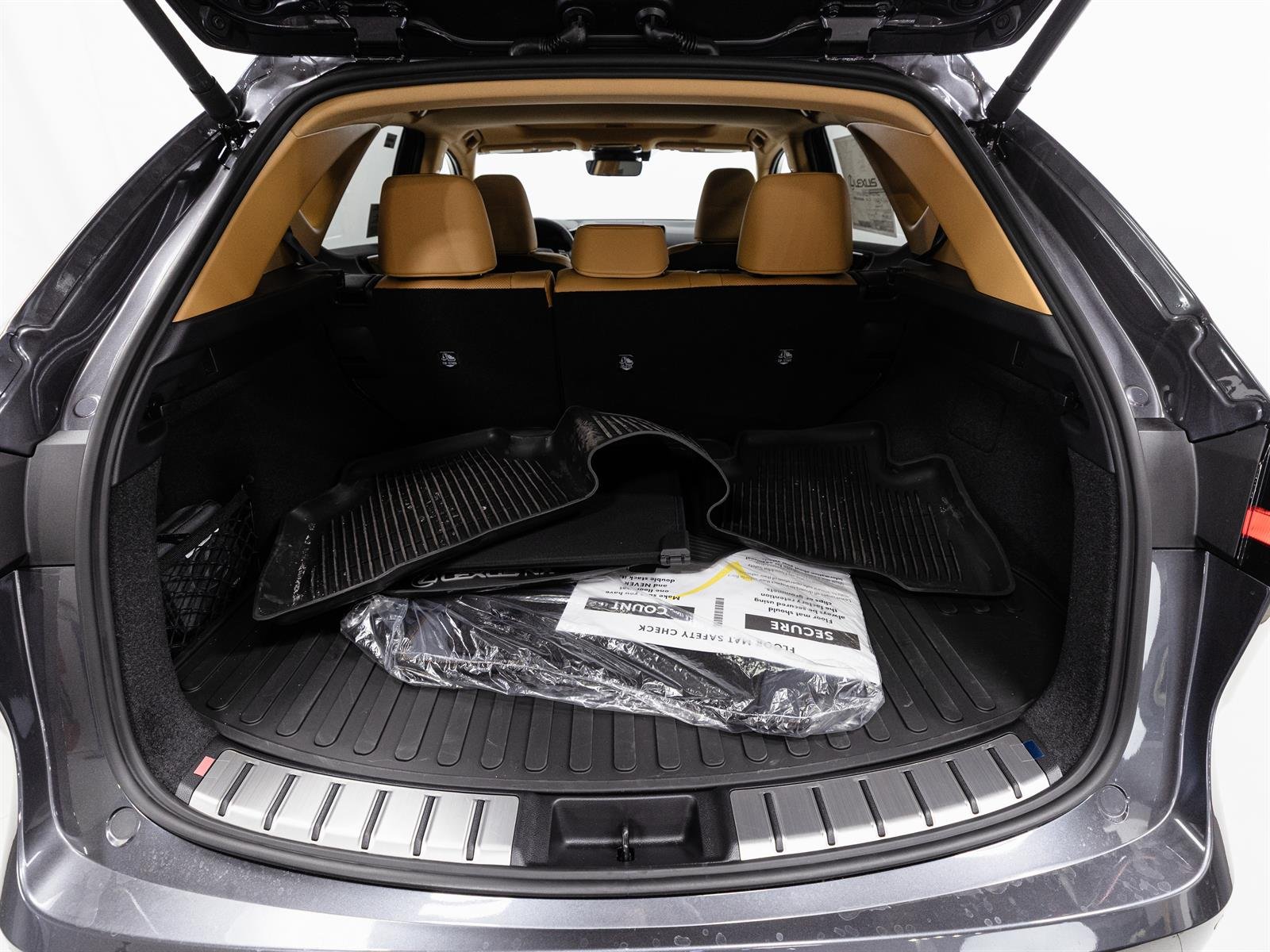 2026 Lexus NX 450h+ Premium - Photo 11