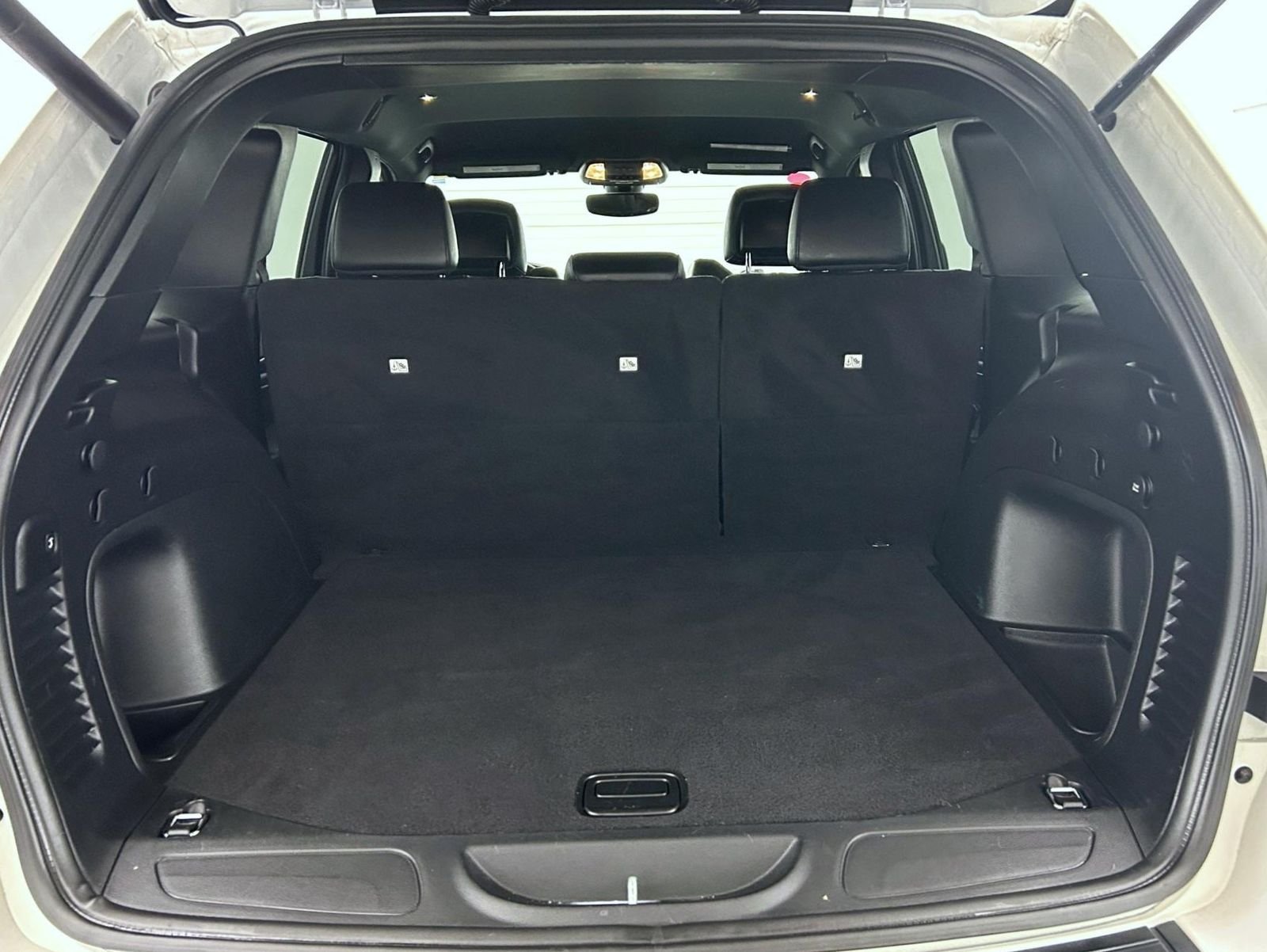 Certified Used 2022 White Jeep Laredo X image 22