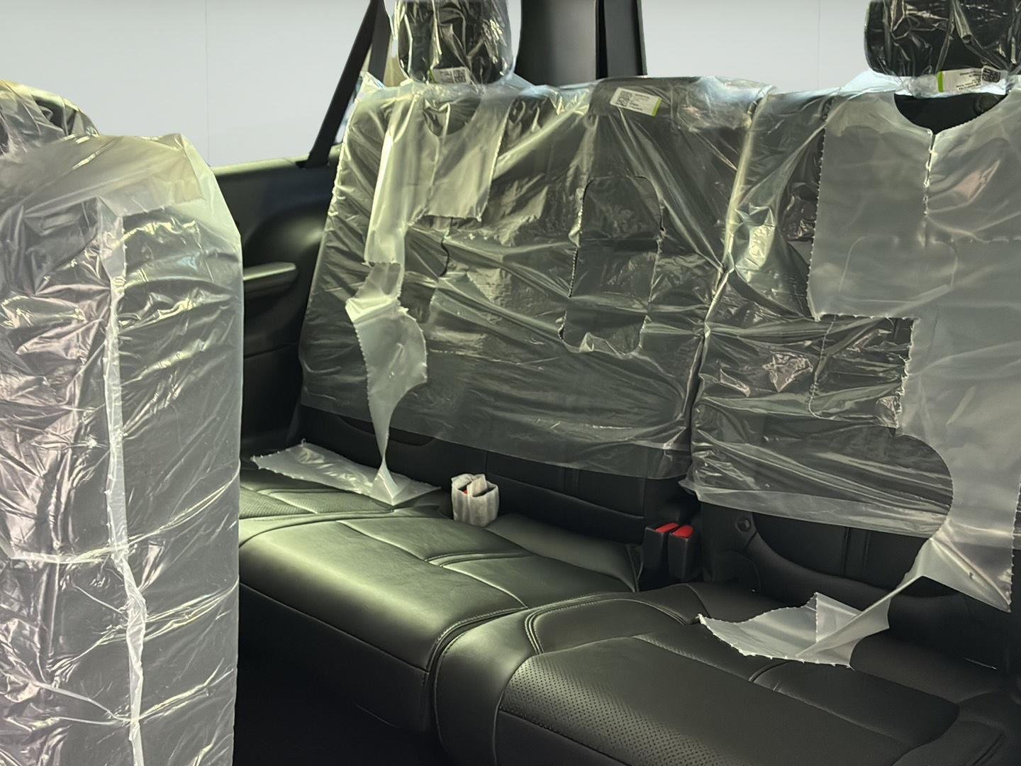 New 2026 Baltic-Gray Metallic Clear-Coat Exterior Paint Jeep Limited Reserve image 10