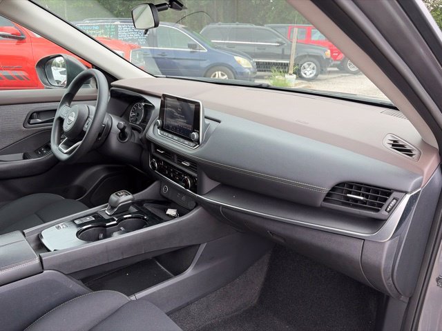 Used 2023 Gray Nissan S image 11