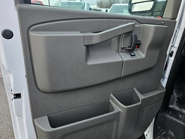 2025 Chevrolet Express Cargo Work Van - Photo 18