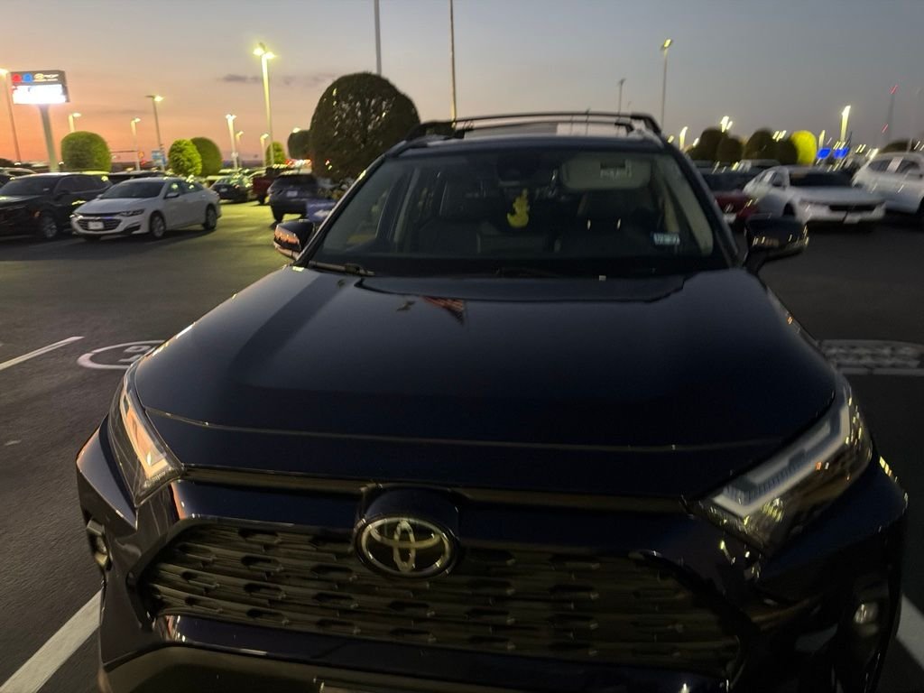 Used 2024  Toyota XLE Premium image 2
