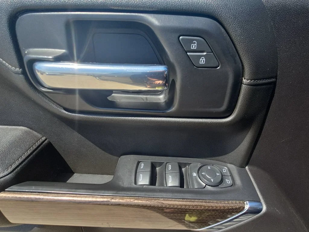 Used 2021 Oxford Brown Metallic Chevrolet RST image 28