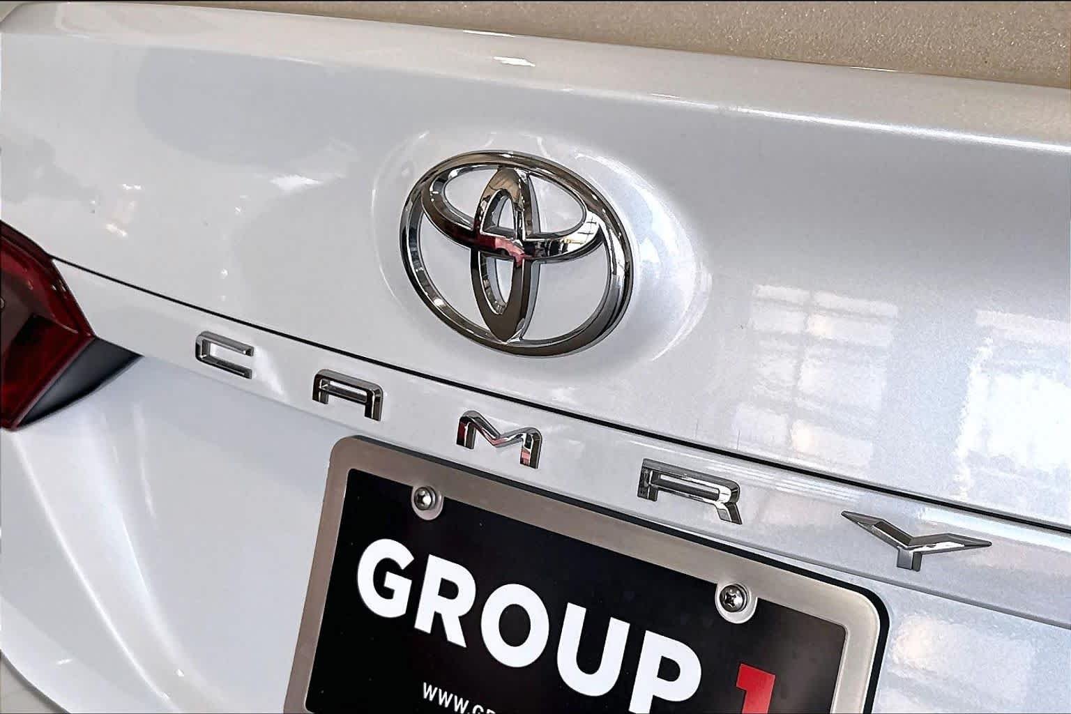 Used 2023 Wind Chill Pearl Toyota XLE V6 image 33