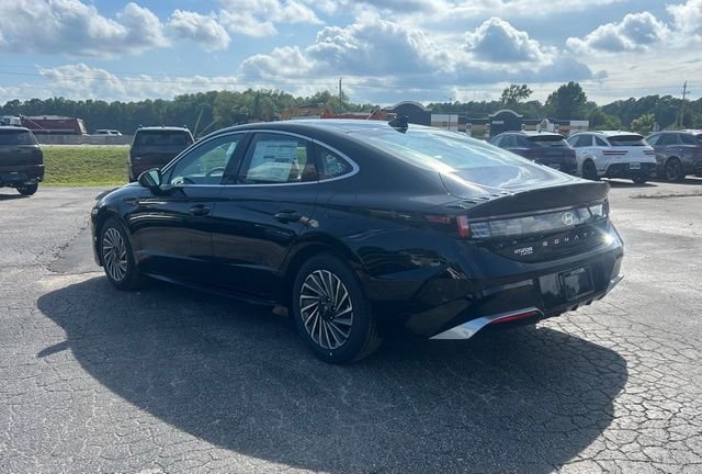 New 2026 Black Hyundai SEL image 3