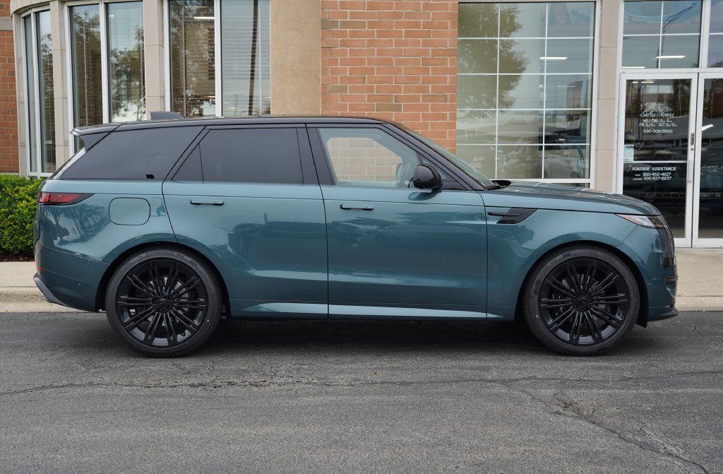 New 2027 Giola Green Land Rover Dynamic SE image 7