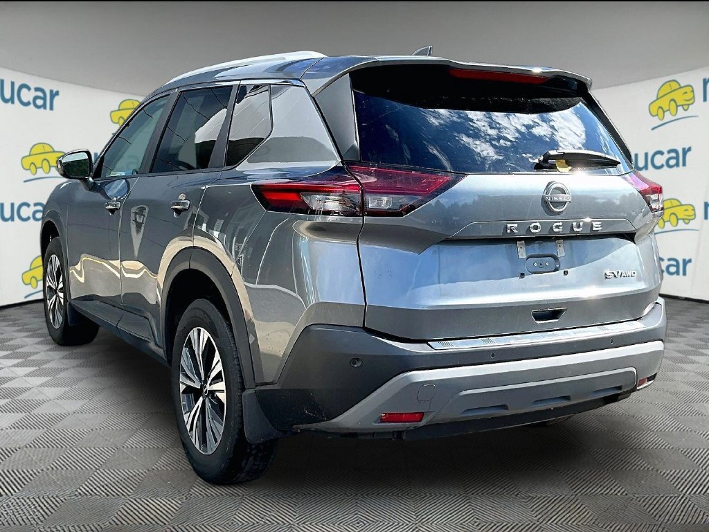 Used 2023 Gray Nissan SV image 5