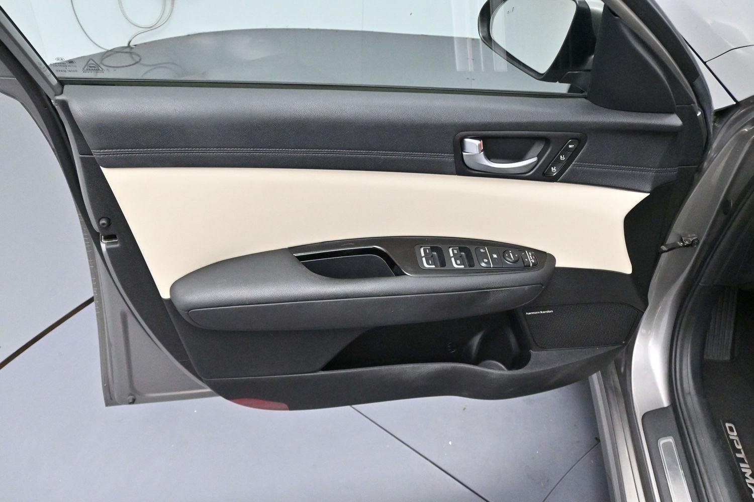 Used 2016 Titanium Silver Kia SXL Turbo image 9
