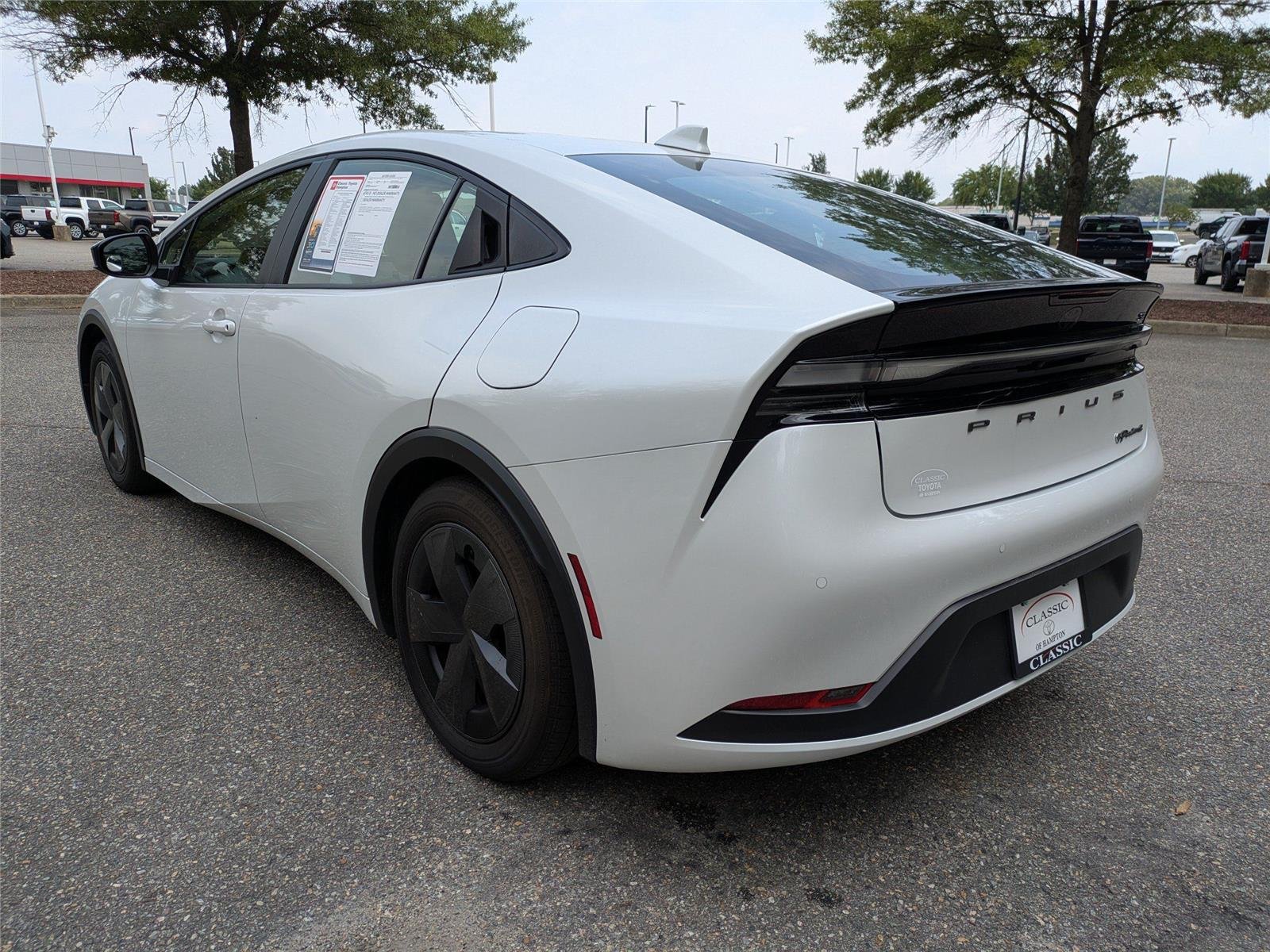 Used 2024 Wind Chill Pearl Toyota SE image 6