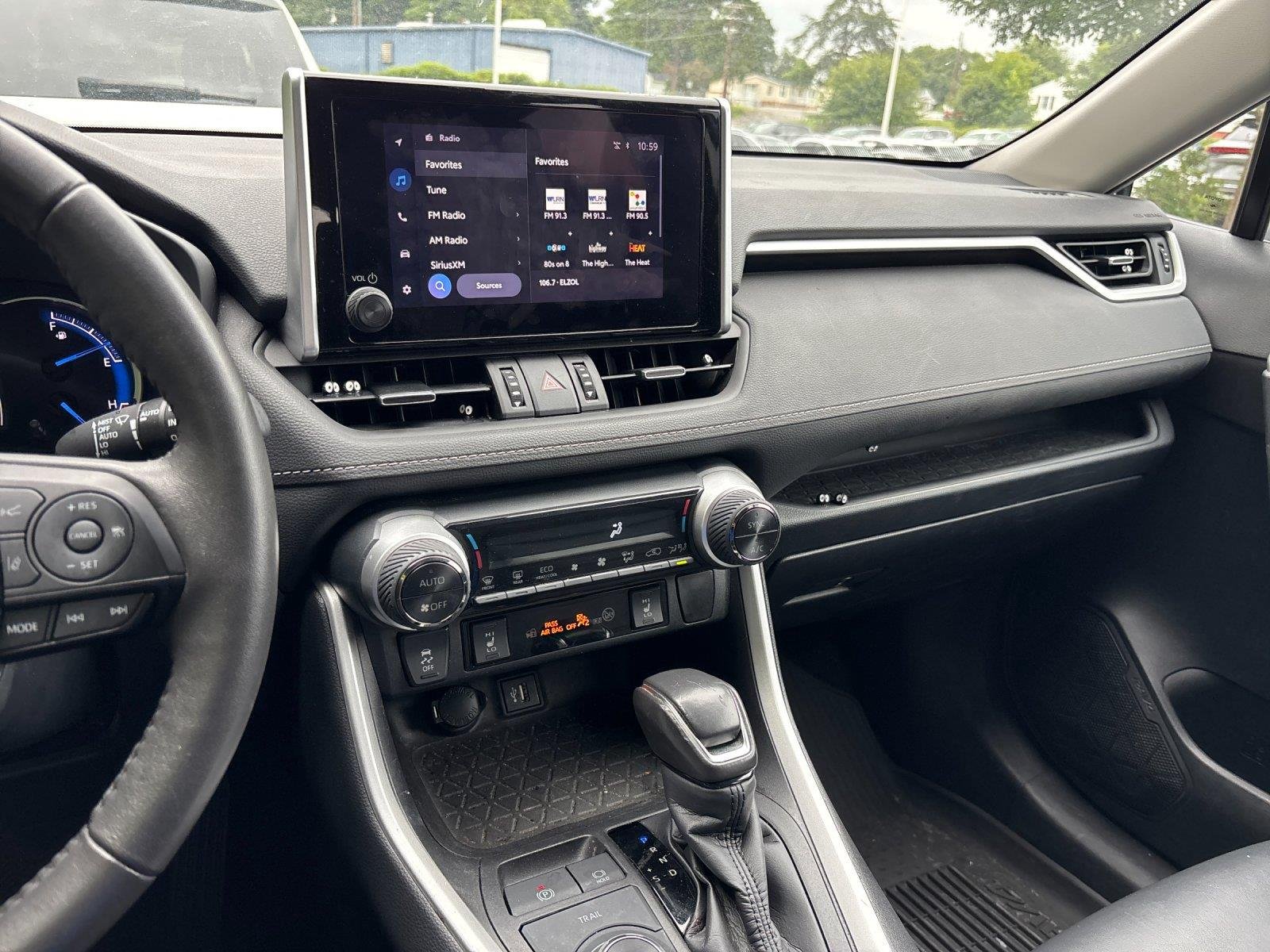 Used 2023 Wind Chill Pearl Toyota XLE Premium image 27