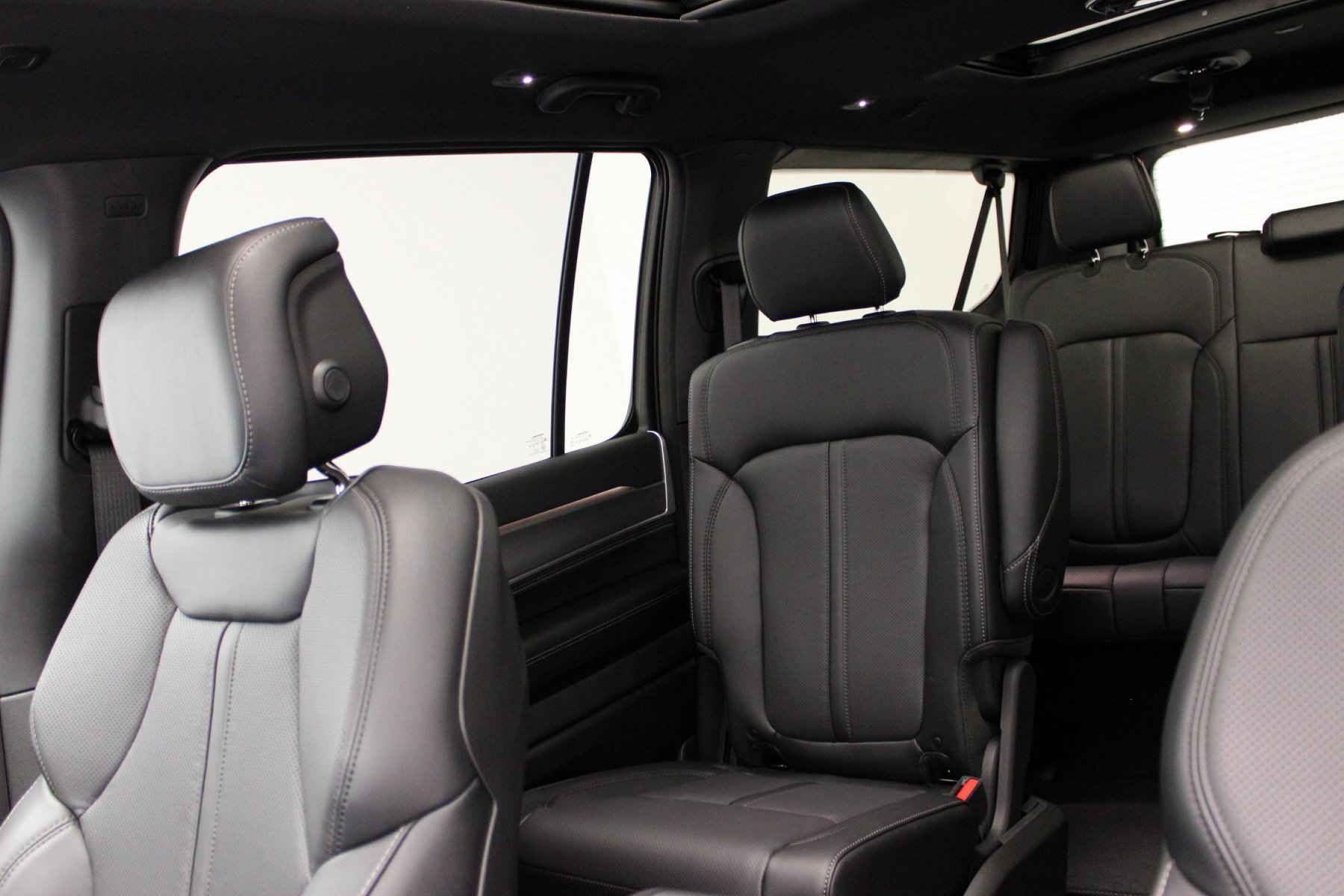 New 2026 High Gloss Black Exterior Paint Jeep Limited Altitude 4x4 image 27