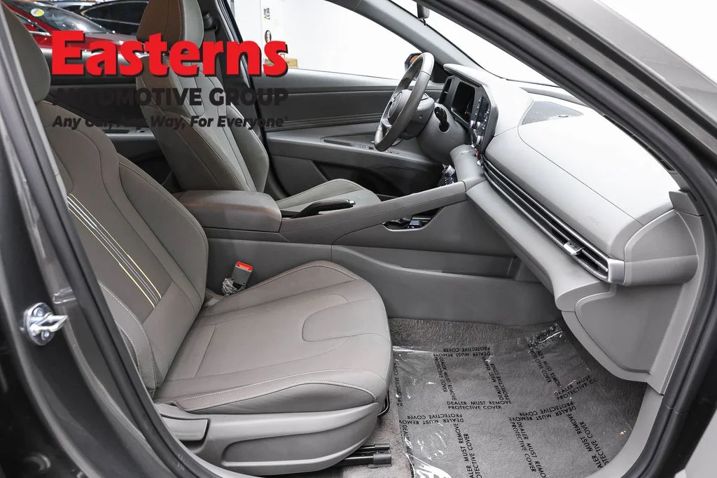 Used 2026 Gray Hyundai SEL Sport image 23