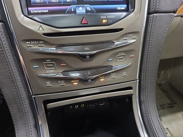 Used 2015 White Lincoln Base image 24