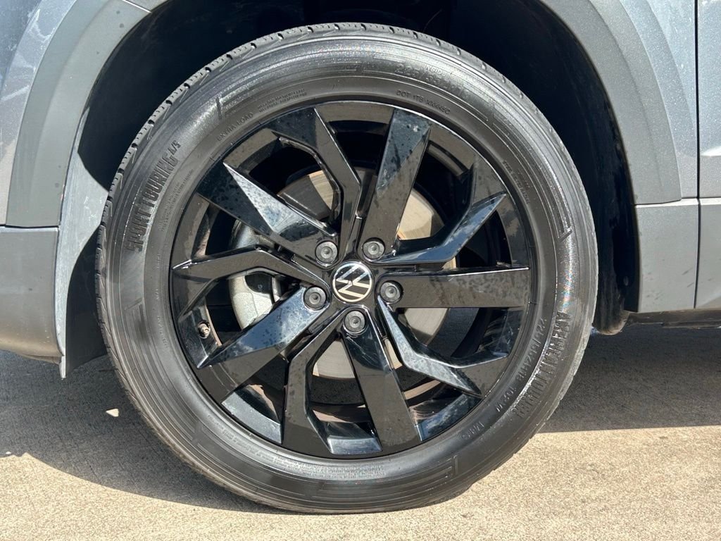 Certified Used 2022 Gray Volkswagen 1.5T SE image 37
