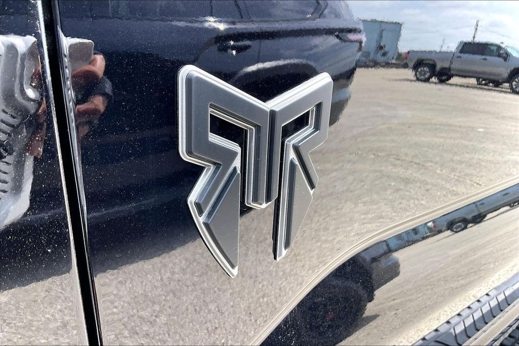 New 2026 Agate Black Metallic Ford XLT image 18