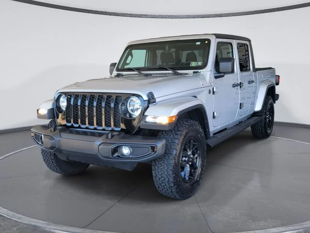 Used 2022 Silver Jeep Sport image 4