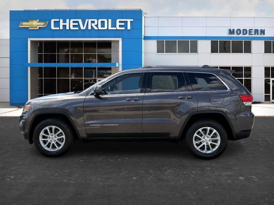 Used 2015 Granite Crystal Metallic Clearcoat Jeep Laredo image 2