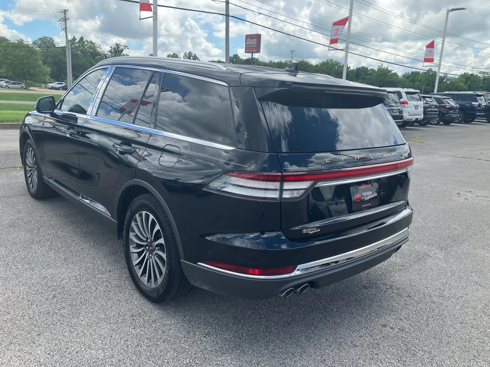 Used 2020 Infinite Black Metallic Lincoln Reserve image 5