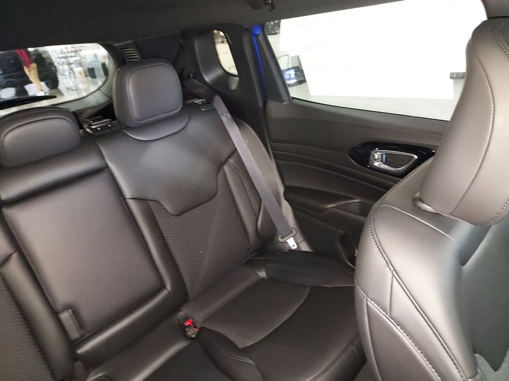 New 2026 Hydro Blue Pearl-Coat Exterior Paint Jeep Latitude image 14