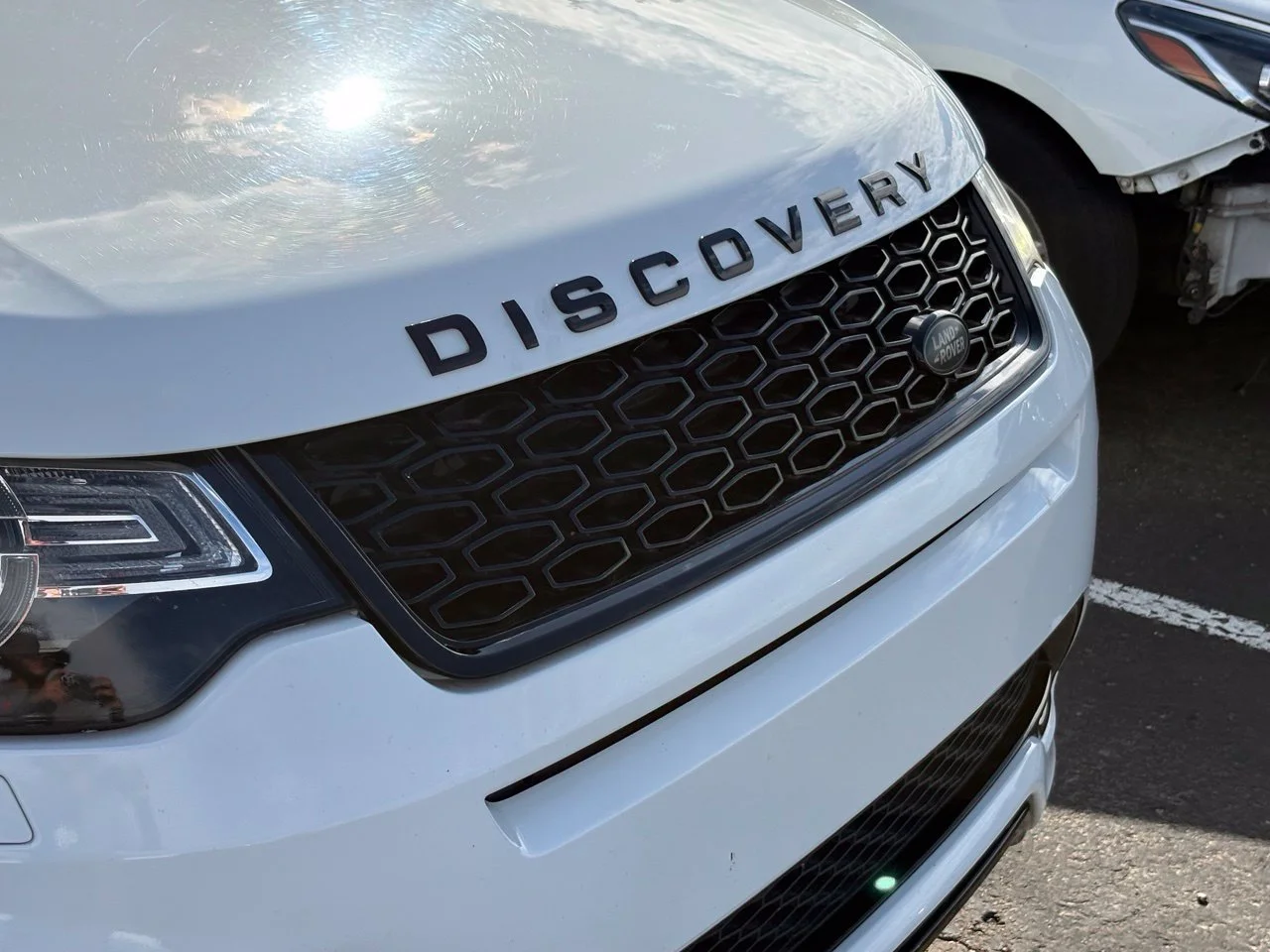 Used 2018 Fuji White Land Rover HSE image 4