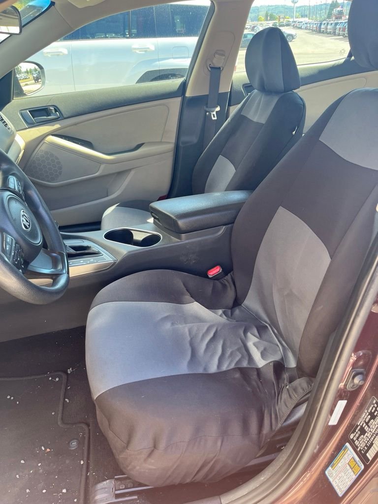 Used 2014 Red Kia LX image 10