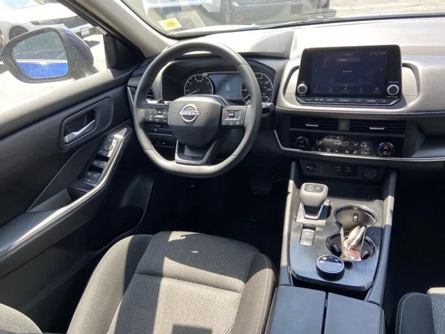 2025 Nissan Rogue SV - Photo 14
