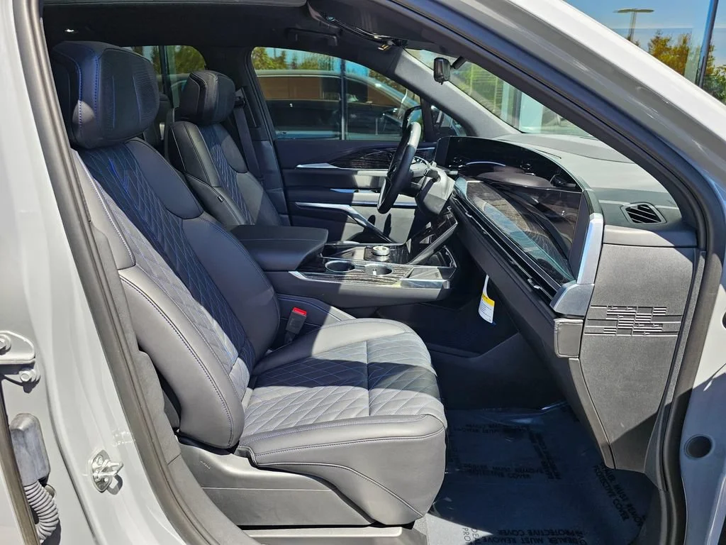 New 2026 Luna Metallic Cadillac Luxury image 11